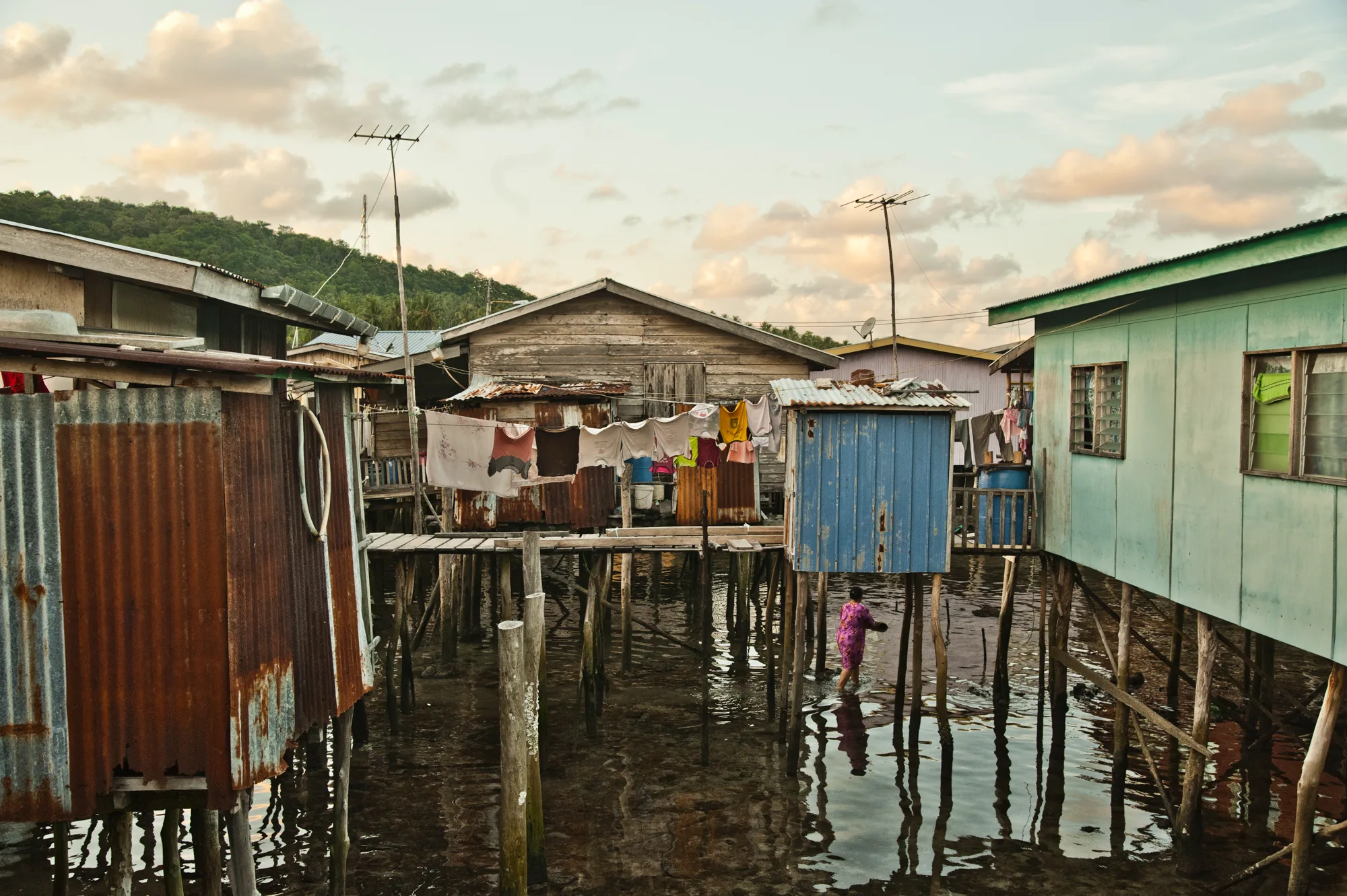 Stilt houses with laundry lines above the water in a sea village — Borneo & Pulau Mabul, documentary and travel photography by Janina Laszlo