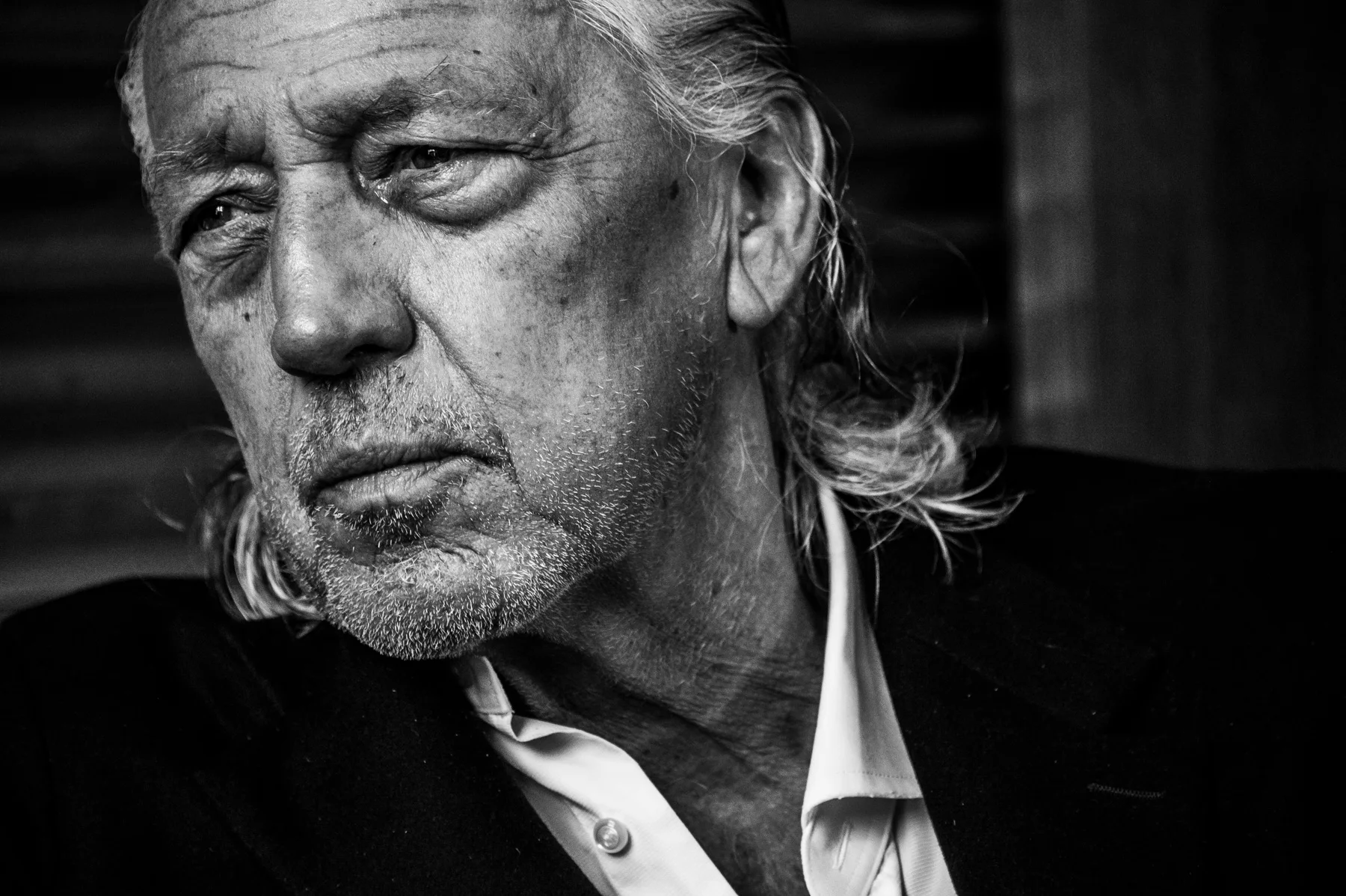 Black-and-white close-up of Charles Schumann — Charles Schumann at Schumann’s Bar, Munich, editorial portrait photography by Janina Laszlo