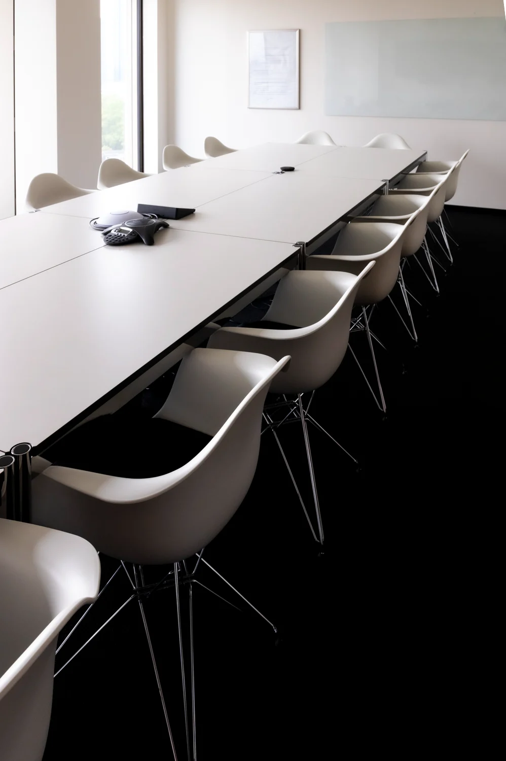 Conference room with a long white table and white shell chairs on a dark carpet, Frankfurt am Main — Digital+, corporate photography by Janina Laszlo