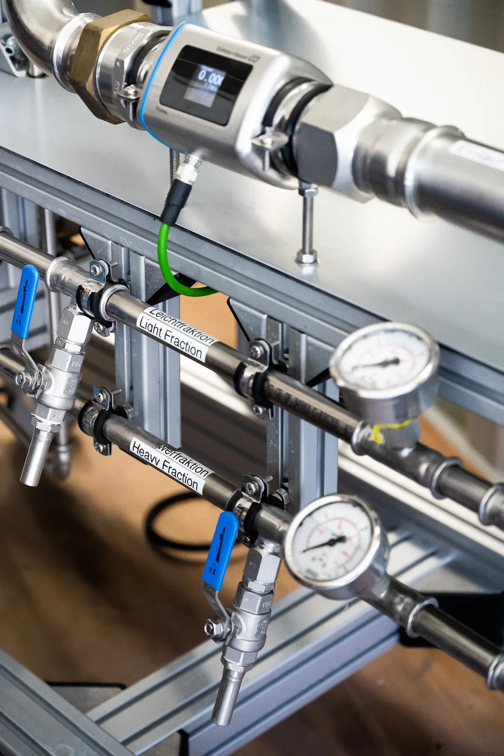 Pressure gauges and steel piping detail — ECOFARIO, corporate portrait and industrial reportage photography by Janina Laszlo