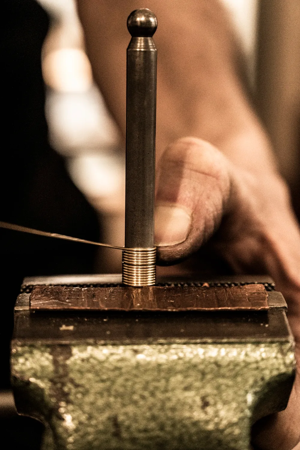 Ring mandrel clamped in a vintage vise — goldsmith Gerd Weickmann — reportage by Janina Laszlo, photographer in Munich