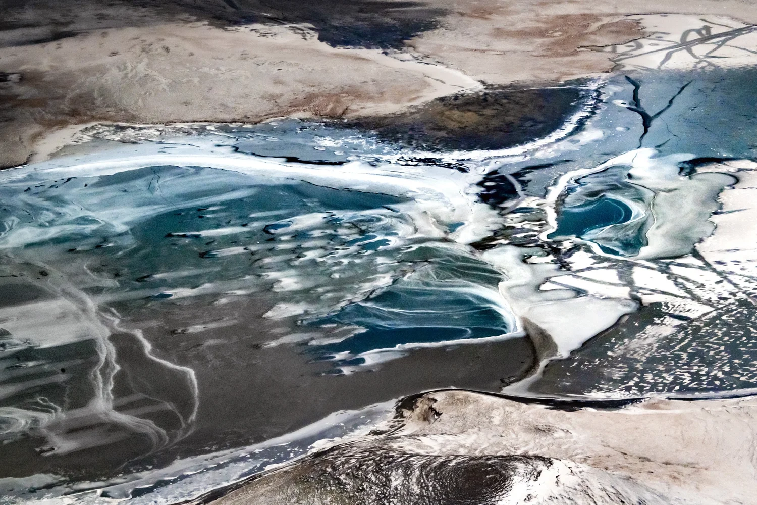 Turquoise glacial water winding through pale sand, Icelandic highlands from above — travel photography by Janina Laszlo