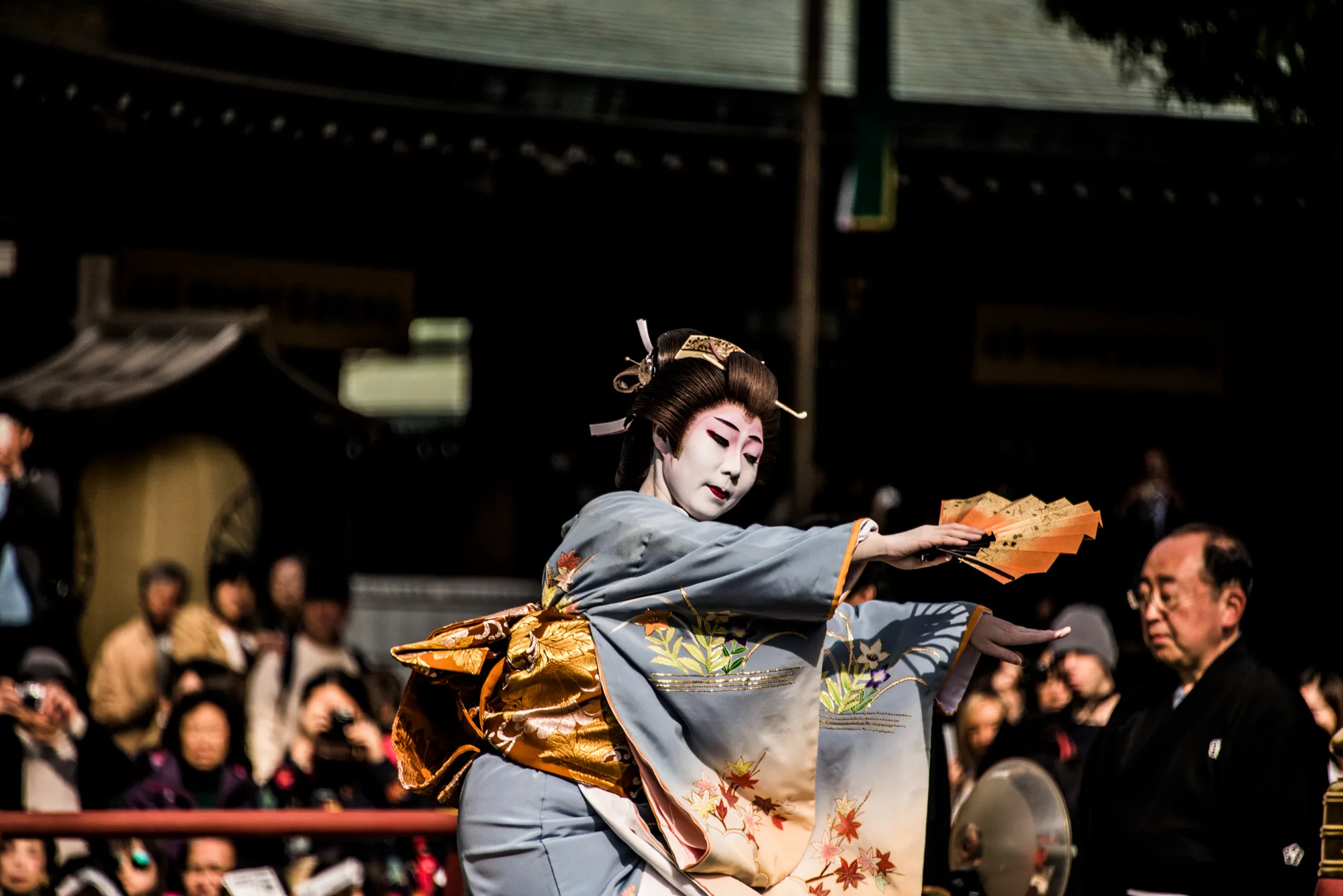 Kabuki dancer in a blue kimono with a golden fan performing at a shrine, Tokyo — Japan, travel and street photography by Janina Laszlo
