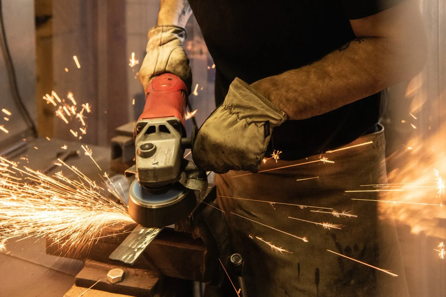 Sparks flying from an angle grinder — knife smith Alfons Bolley — reportage by Janina Laszlo, photographer in Munich