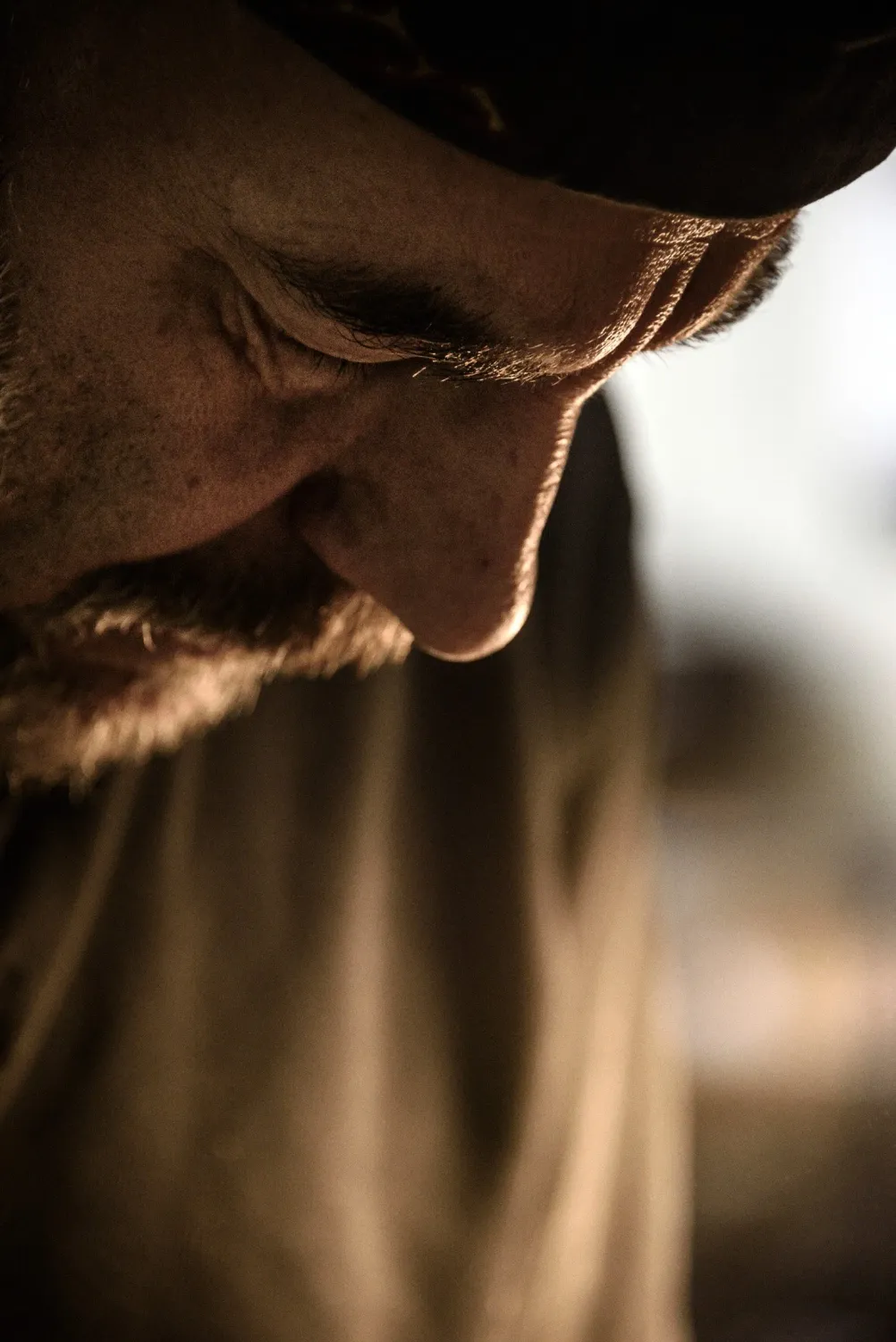 Close-up of Alfons Bolley looking down at his work — knife smith Alfons Bolley — reportage by Janina Laszlo, photographer in Munich
