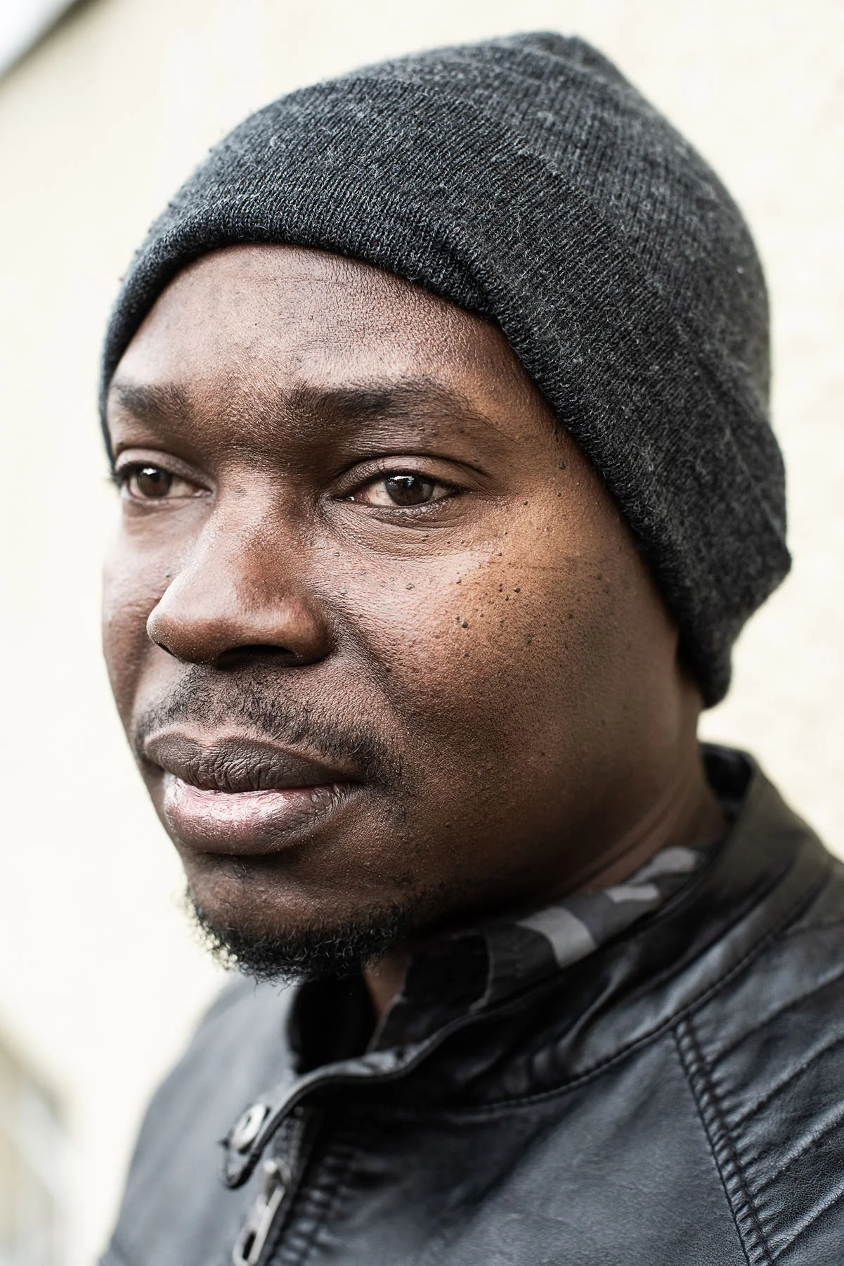 Portrait of a man in a grey beanie — MOSES, editorial portrait photography by Janina Laszlo