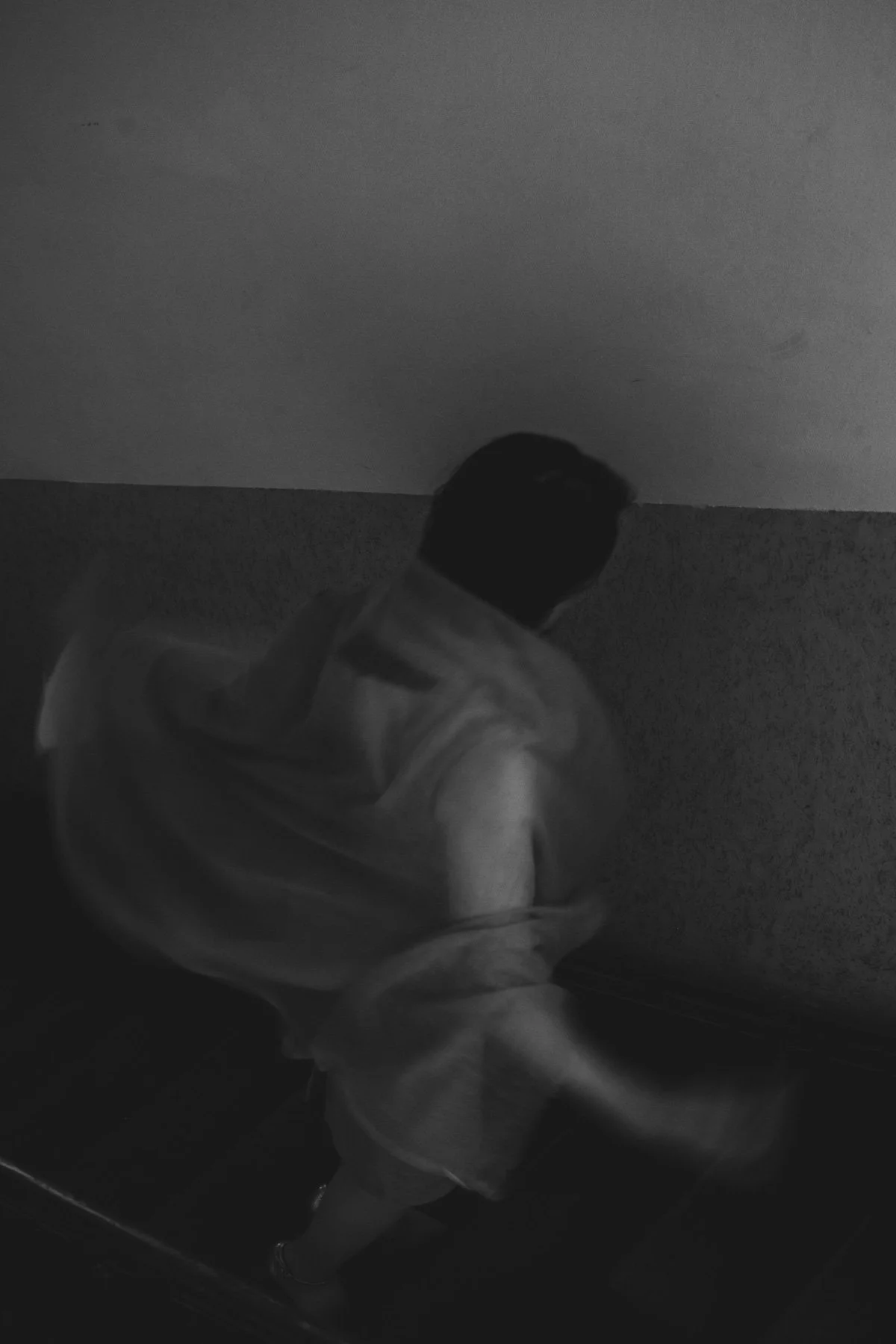Na'ama Goldman in motion, blurred black-and-white figure — portrait by Janina Laszlo, portrait photographer in Munich
