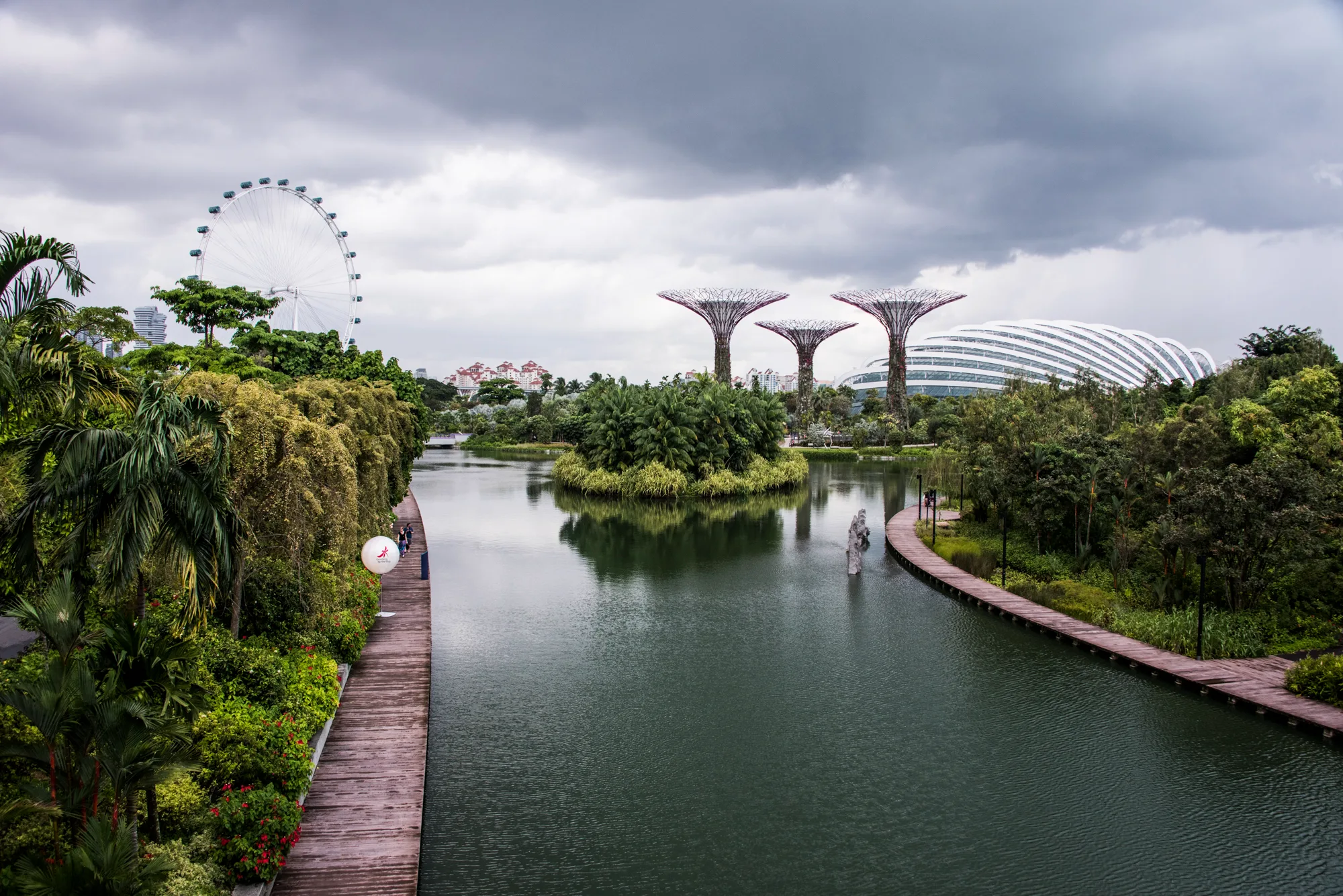 Dragonfly Lake with Supertrees, Flower Dome and Singapore Flyer, Gardens by the Bay — Singapore, architecture and travel photography by Janina Laszlo